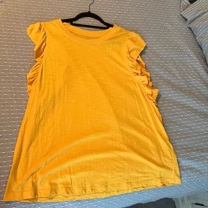 Good condition size XL Banana Republic Malibu Tee with ruffled sleeves